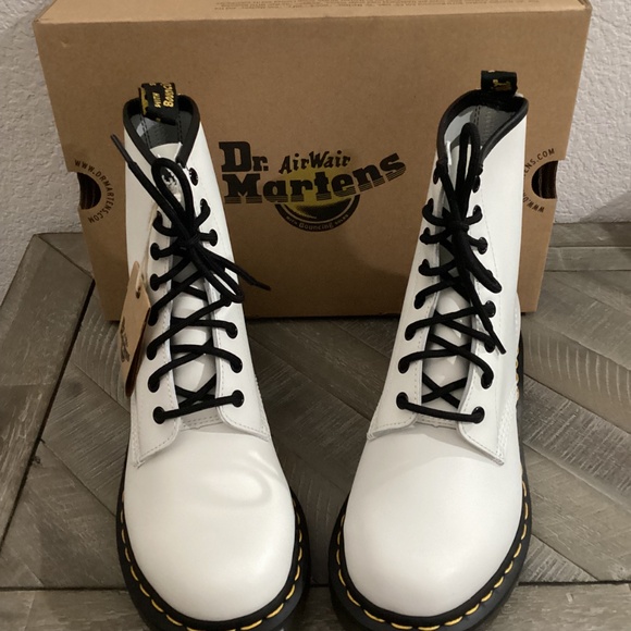 Dr. Martens 1460 W Boot (Women) 9US/ 40EU - Picture 2 of 9